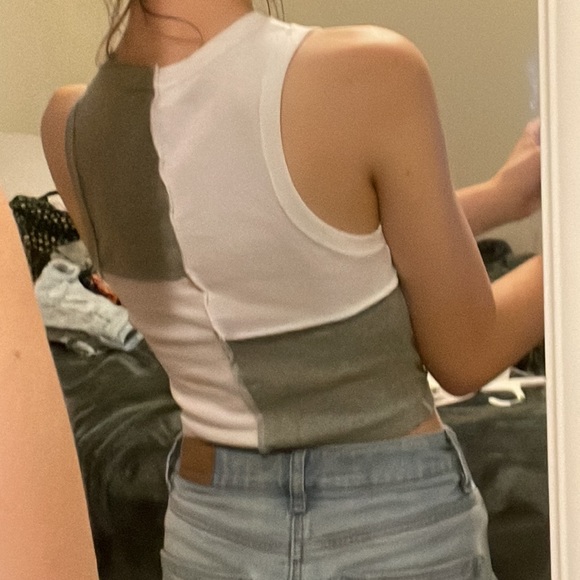 Hollister tank - Picture 2 of 3